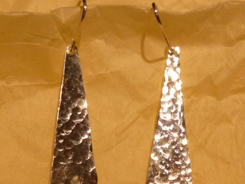 ピアス 槌目プレート三角形