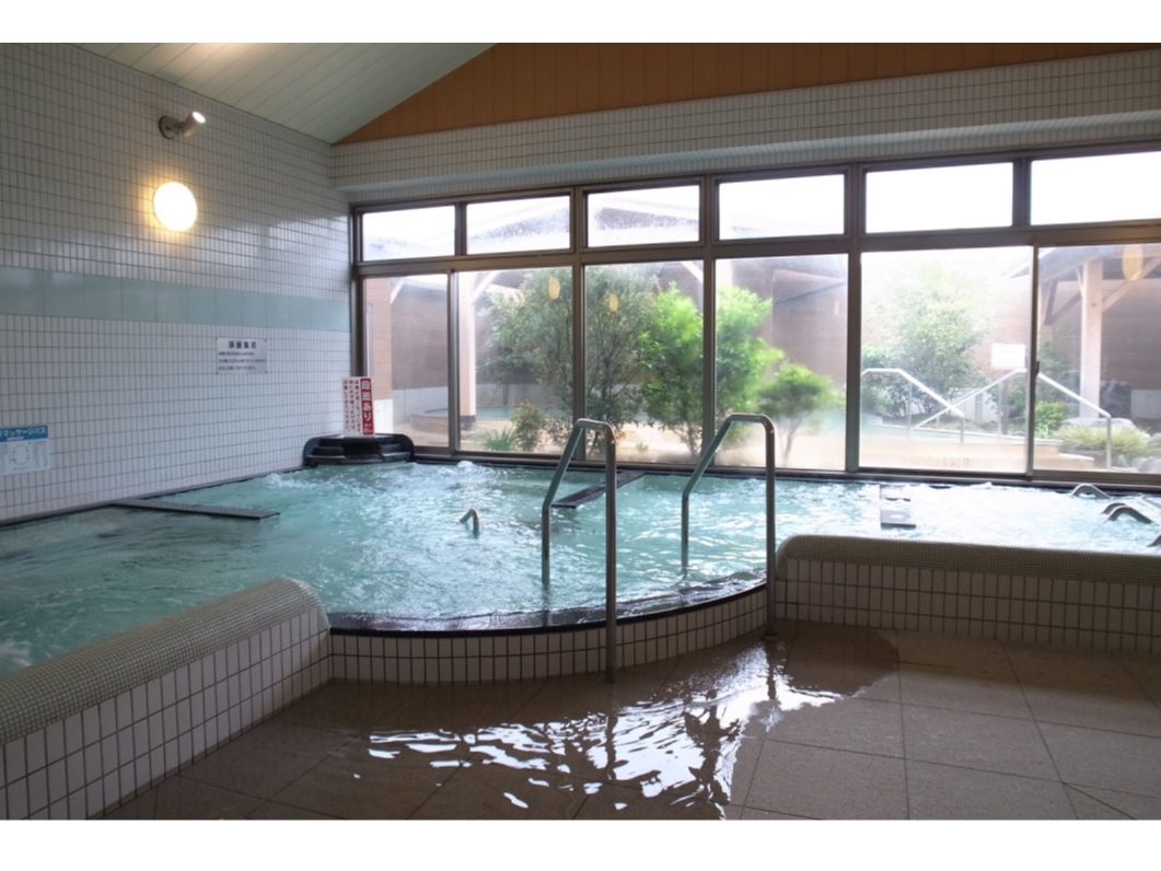 ●泉質は刺激が少なくお子様も安心して入れる単純温泉
●ボディーソープ、リンスINシャンプー等アメニティもご用意
●豊富な水風呂が人気!サウナーにおすすめ!「ととのう」こと間違いなし