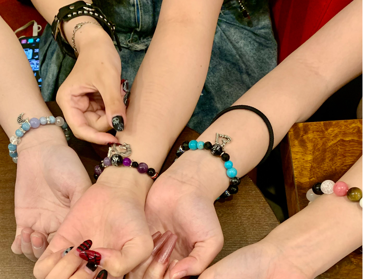 天然石パワーストーンアクセサリー作り体験♪お友達同士、カップル、親子、おひとりでも参加可能です(^з^)-☆