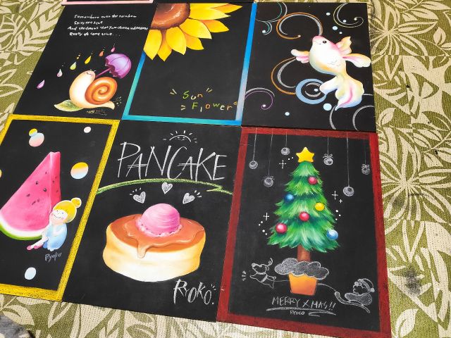 季節や食べ物をモチーフにしたデザインから好きなものを選んで描きます