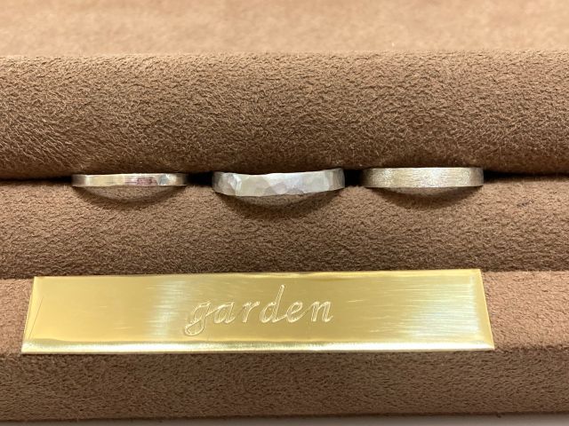 デザイン、仕上げはお好みにあわせて作成できます。シルバーリング 左:ポリッシュ 中央:槌目 右:クリスタルマット