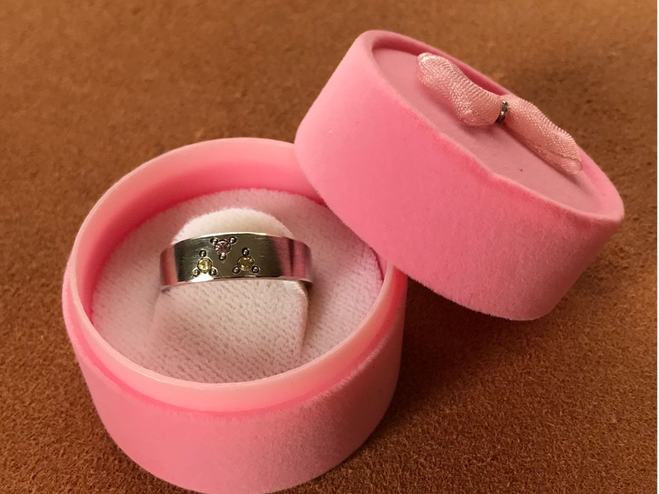 シルバークレイアクセサリーづくり コロナ対策実施中 クリスマスプレゼントに手作りシルバーリング ジルコン1石プレゼント中 ペア制作も大歓迎 カップルにおすすめ お一人様でもok 赤羽七宝舎 ものづくり広場 じゃらん遊び体験 シルバークレイアクセサリーづくり コロナ対策実施中 クリスマスプレゼントに手作りシルバーリング ジルコン1石プレゼント中 ペア制作も大歓迎 カップルにおすすめ お一人様でもok 赤羽七宝舎 ものづくり広場 じゃらん遊び体験