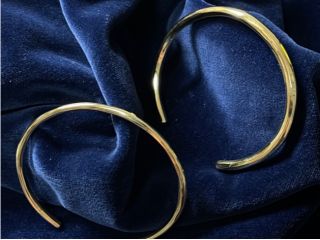 銅の槌目シンプルバングル 右が太さ4mm:料金A 左が太さ3mm:料金B