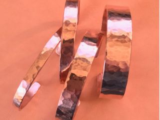 左から A:6mm幅、8mm幅 (女性向き) B:12mm幅、15mm幅(男性向き)