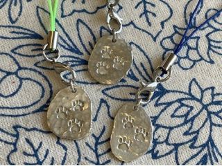 可愛い肉球ストラップ