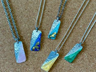 純銀槌目・七宝ペンダント 3種類の槌目と七宝5色