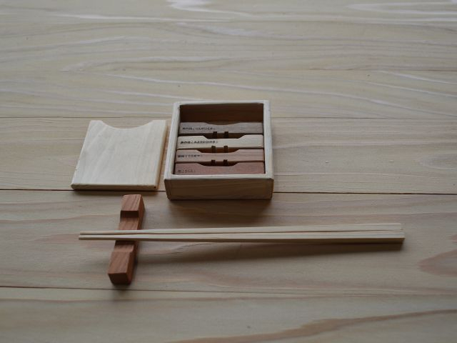 普段の食事に木の香り・ぬくもりをプラスして、ほっと一息つける時間に…