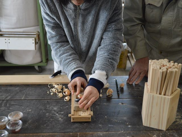 どんどんカンナで削っていきます。