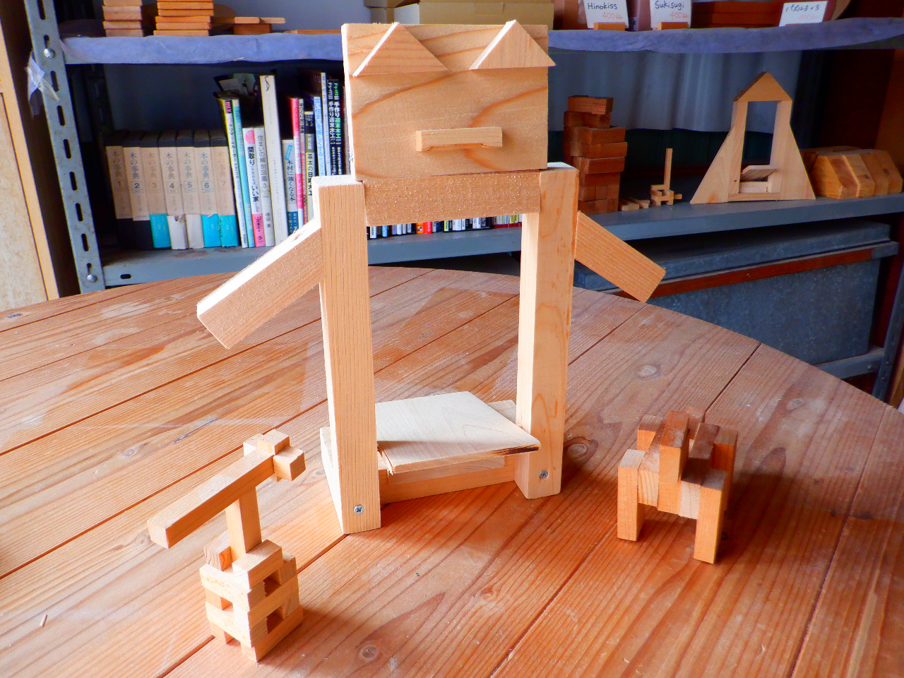 好きな木材を組み合わせて、オリジナルの作品を作ることができます!