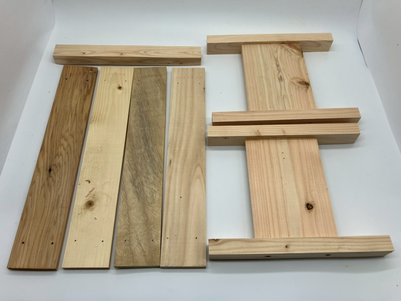 �����̃p�[�c��g�ݗ��ĂĂ��������܂��I