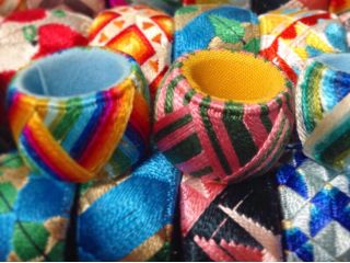 正面の加賀ゆびぬきが制作見本です。