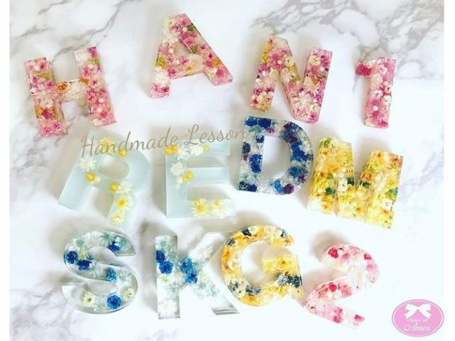 エレガント かわいい 大人女子の為のイニシャルレジンlesson 初心者 不器用でも簡単に作れちゃう 彡 女性におススメ じゃらん限定 ハンドメイドshop And Salon Amo Flora じゃらん遊び体験 エレガント かわいい 大人女子の為のイニシャルレジンlesson 初心者 不器用でも簡単に作れちゃう 彡 女性におススメ じゃらん限定 ハンドメイドshop And Salon Amo Flora じゃらん遊び体験