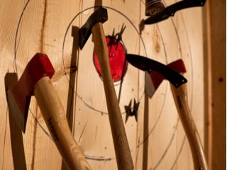 【地域共通クーポン対象】AXE THROWING 〜斧投げ〜 <浅草店・土日祝プラン> 「女性・カップル・お友達・ファミリーにおすすめ♪」