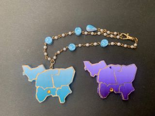 新宿区の形のストラップ(表)