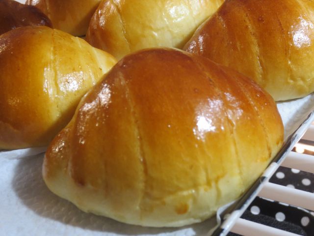 ふっくら焼けたバターロールでリッチな朝食を♪