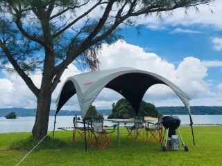 ビーチ沿いの芝生で贅沢なBBQ体験!夏場は海水浴も楽しめます!