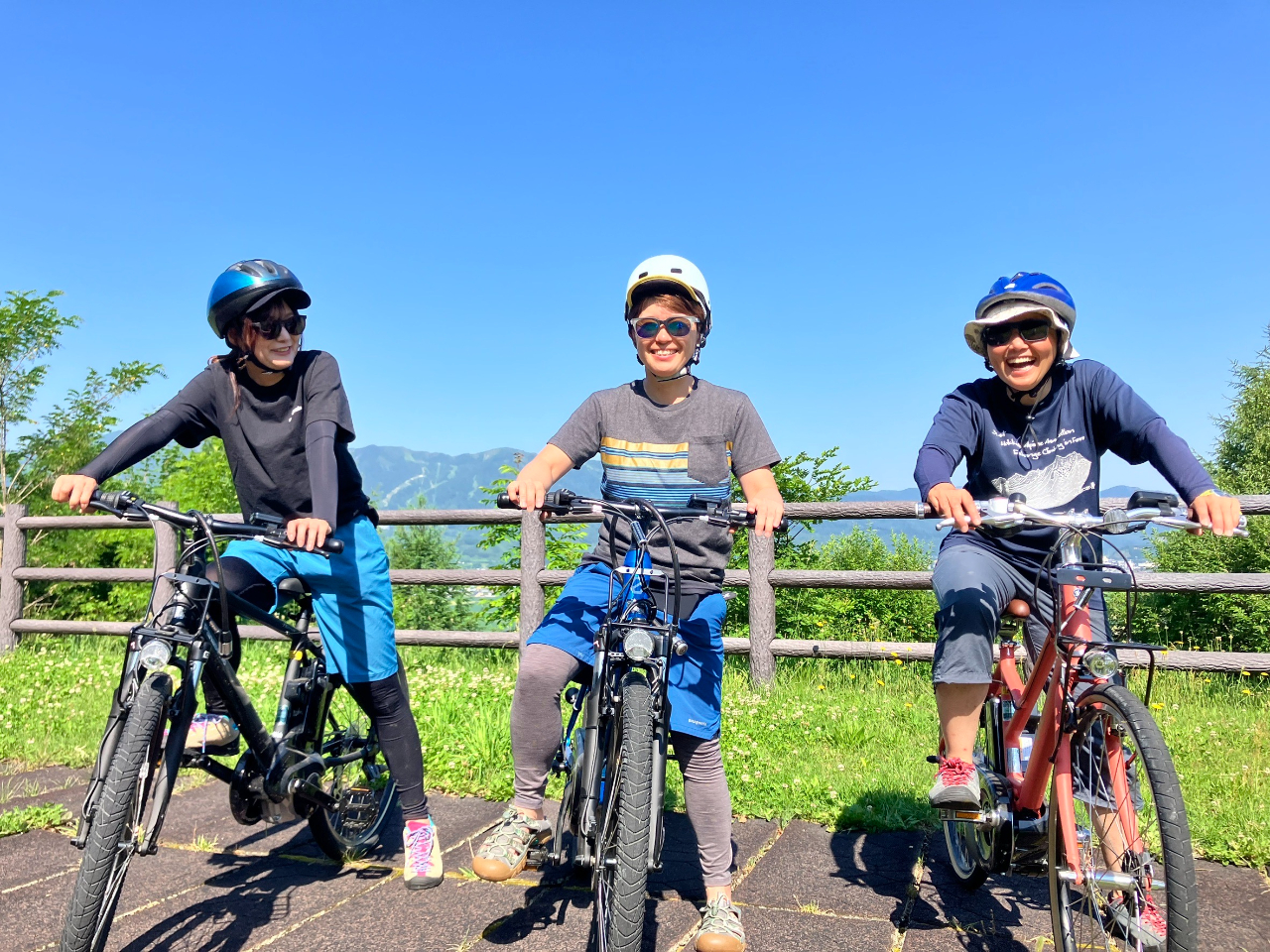 【北海道富良野市】人里離れた山間をE-BIKEで巡るガイド付きサイクリングツアー...