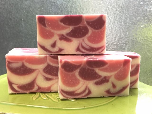 カラフルなダンシングファンネルスワールの石けん