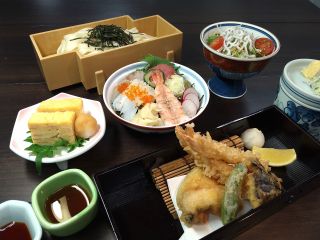 天ざるきしめんと小海鮮丼