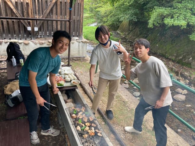 川沿い席も人気!川のせせらぎを聞きながら贅沢なプライベート空間(*'▽')