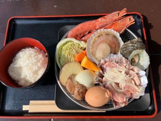 地鶏、海鮮、野菜、卵で、地獄蒸しを満喫できます!!