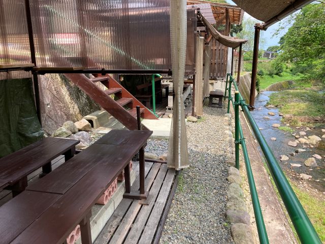 川沿いのお席です