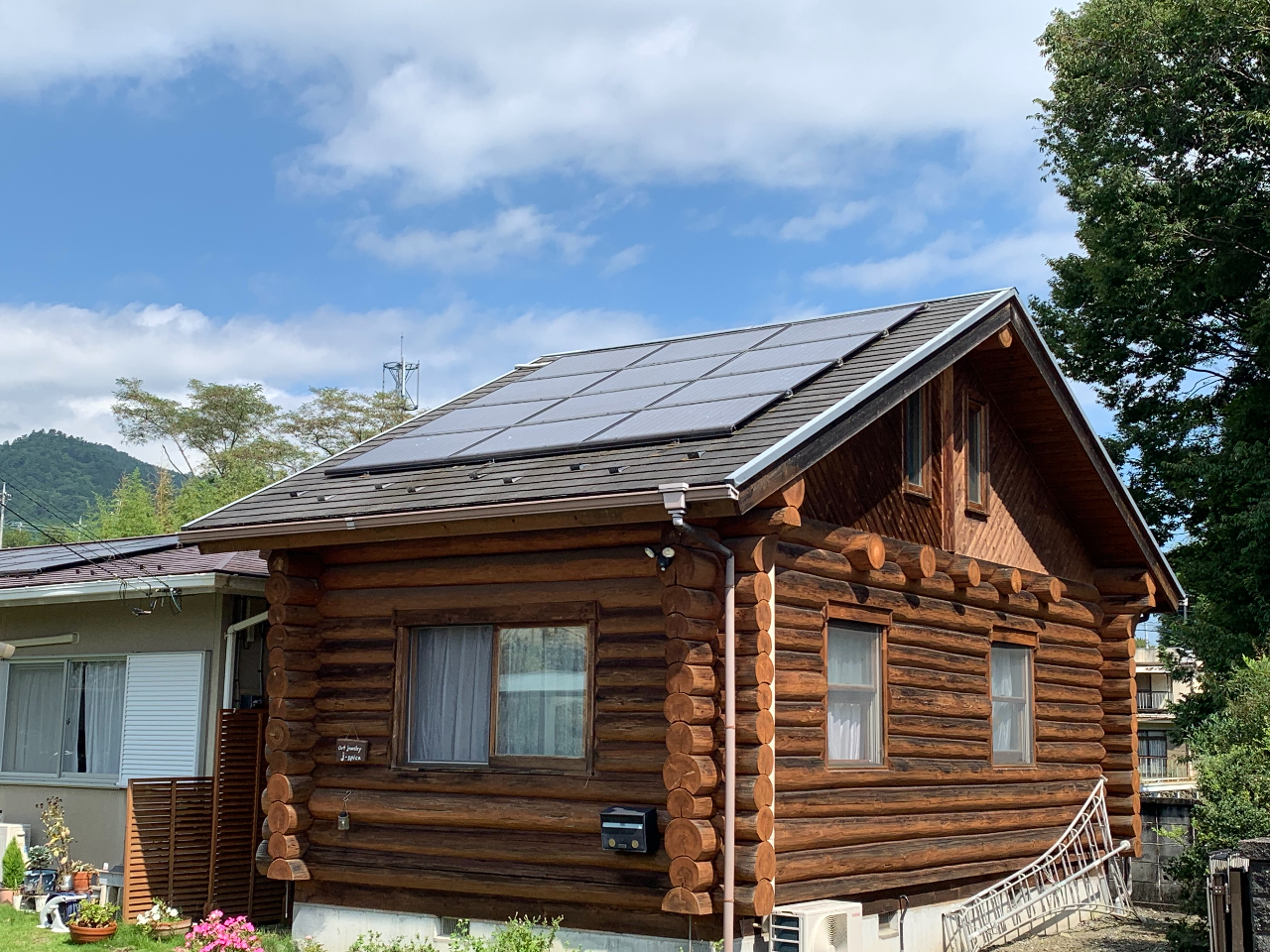 ���̏����ȃ��O�n�E�X�̒��ő̌����Ē����Ă��܂��B