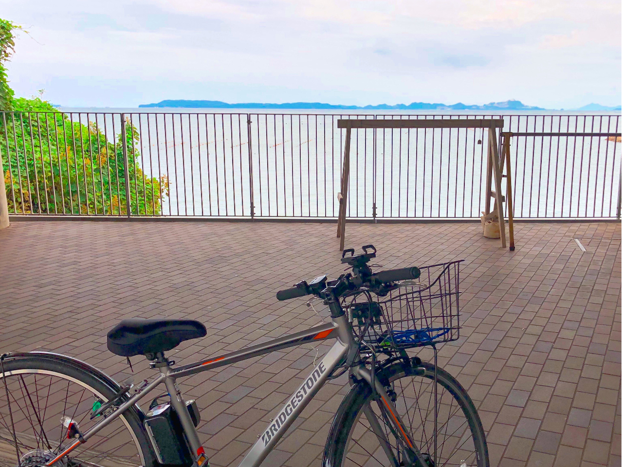 �撣������ɂ͑f�G�Ȍi�F���҂��Ă܂�