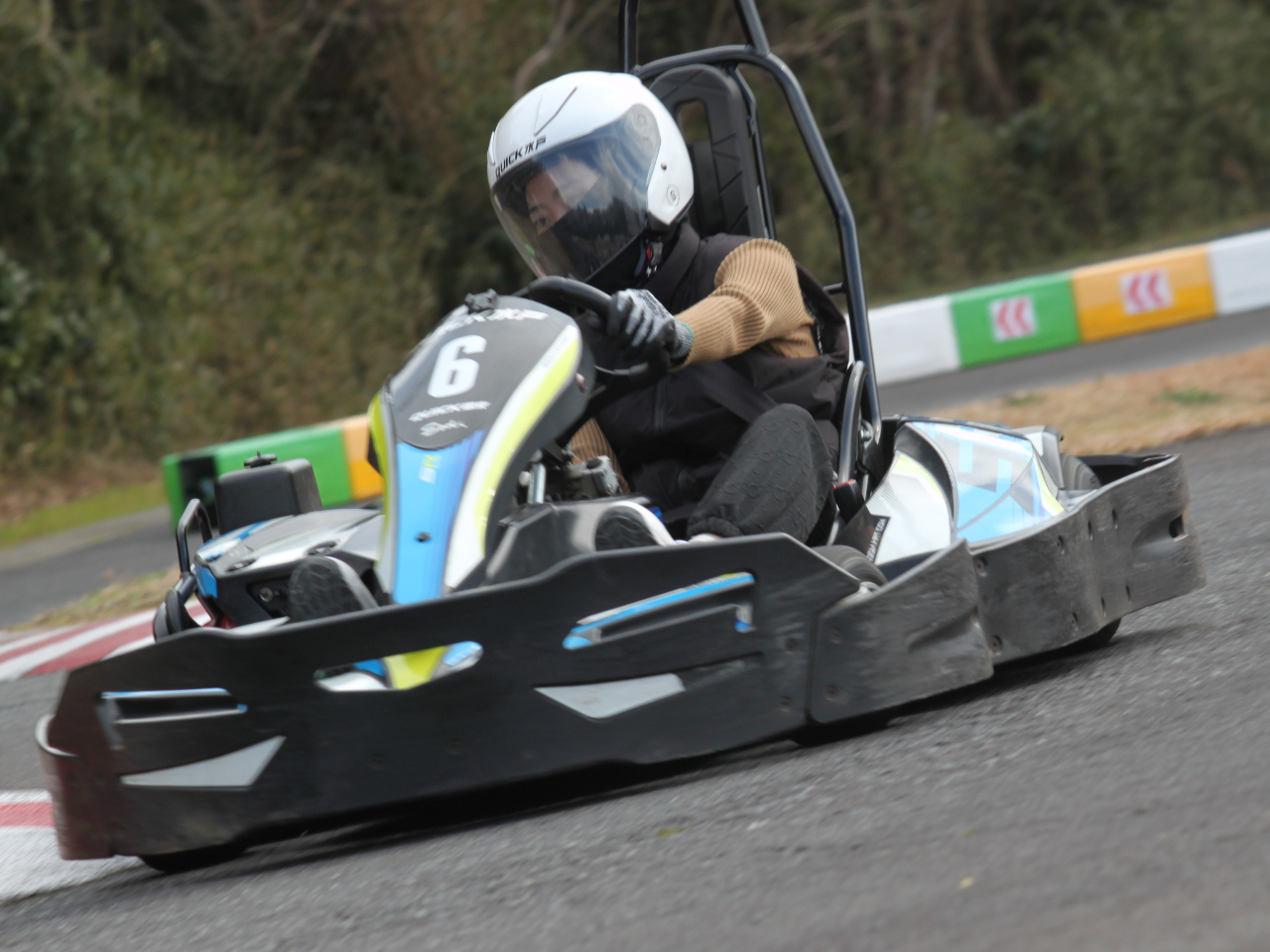 レースで使用するゴーカートは、排気量270tの大人用ゴーカート。身長150p以上の方から免許がなくてもドライブ可能です!