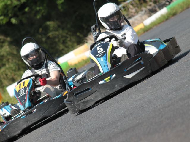 迫りくる高速コーナー、最大長120のロングストレート!攻略には高い集中力が求められる一方、マシンは操縦性抜群の入門用カートです。