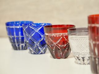 普段職人が製品を作り出している機械を使い、様々なカットに挑戦していただき、職人気分を味わうことが出来ます。