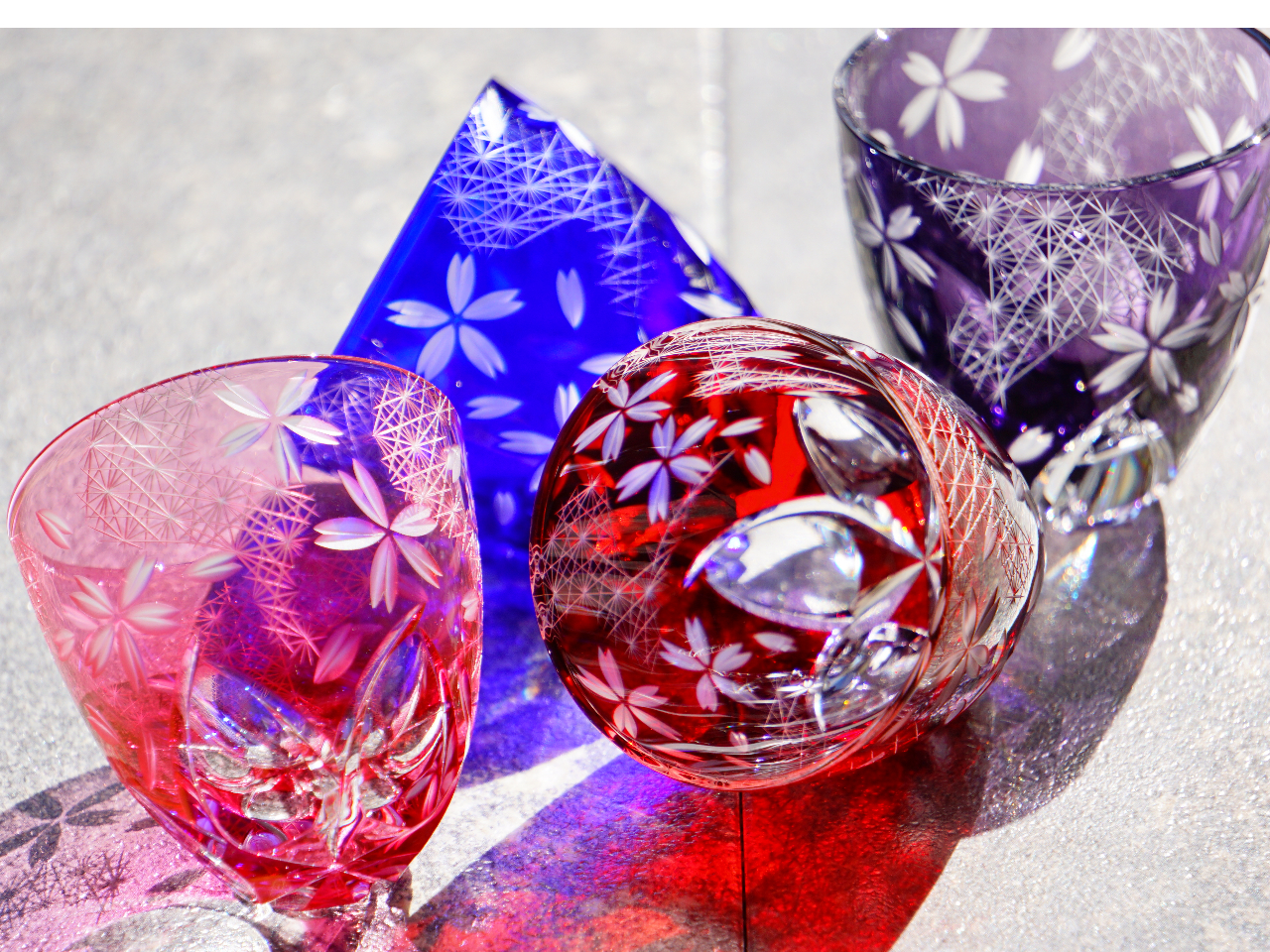 店内には職人が作る作品で溢れています♪作業後はそれらの作品を購入する事もできます(^^♪