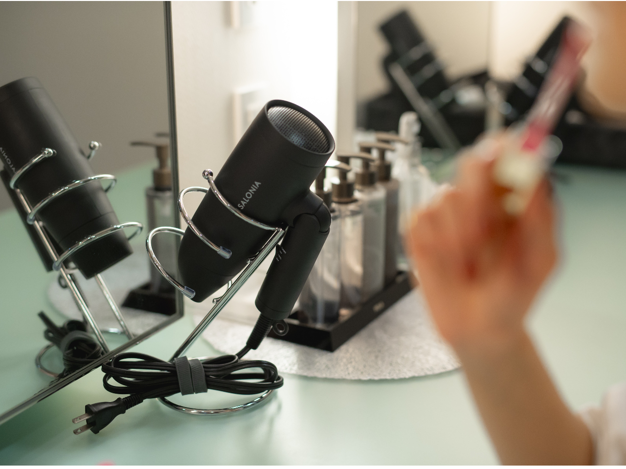 スキンケア用品やドライヤー・ヘアアイロンまで完備のパウダールーム