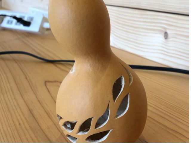 A下描きにそって穴を開けていきます