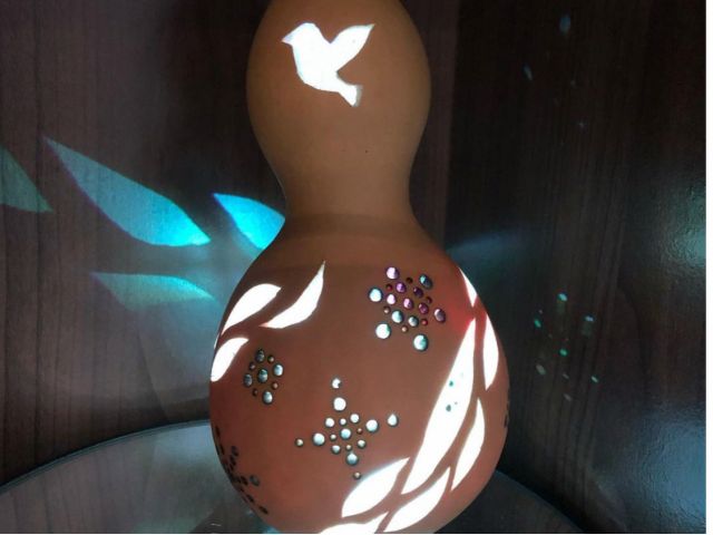 B灯りを灯せば素敵なひょうたんランプに! 光と影の世界をお楽しみください♪