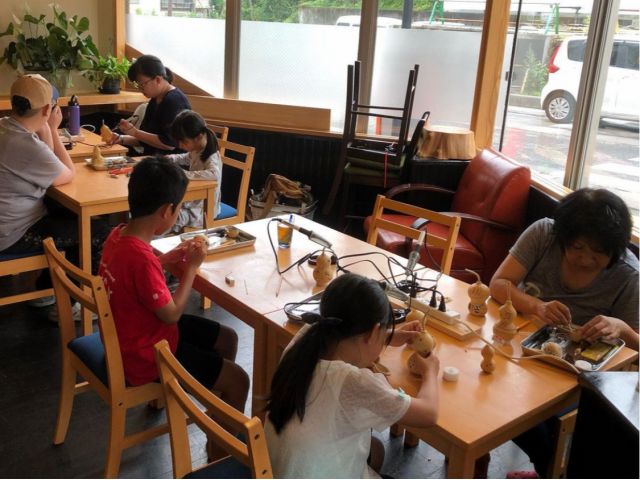 小学生〜体験可能です! ※お子さまの場合、穴を開ける道具が限られる場合がございます