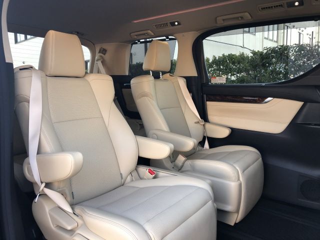 座席も広々【アルファード】