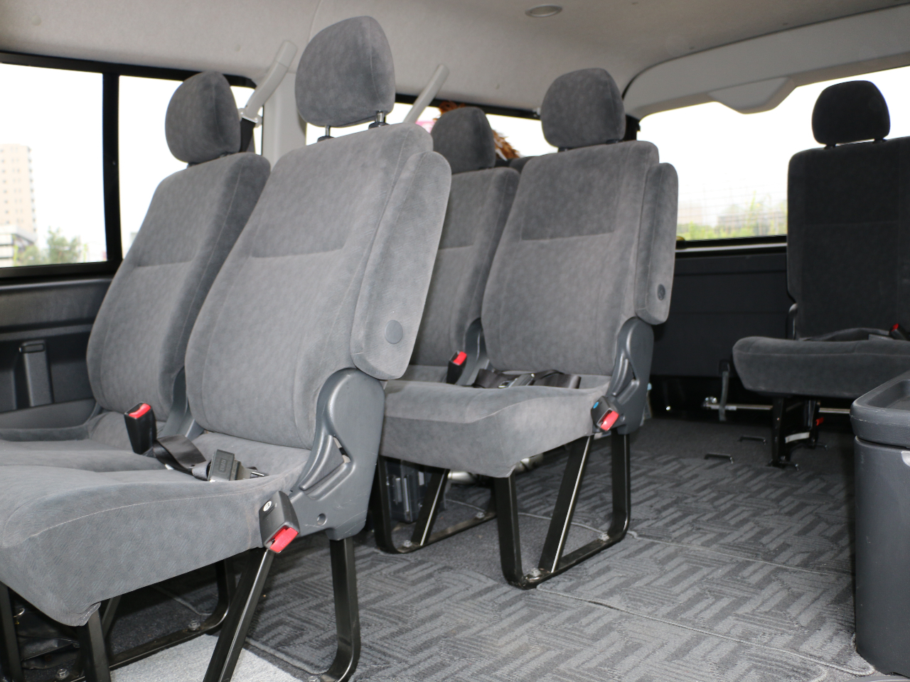 ハイエース車内