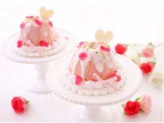 ★ローズシュガークグロフ★→クグロフ成型、アイシング作り、英字文字入ハートチョコ、花びら成型&着色、ピスタチオ作成、デコレーション♪クグロフ幅5cm、高さ3cm