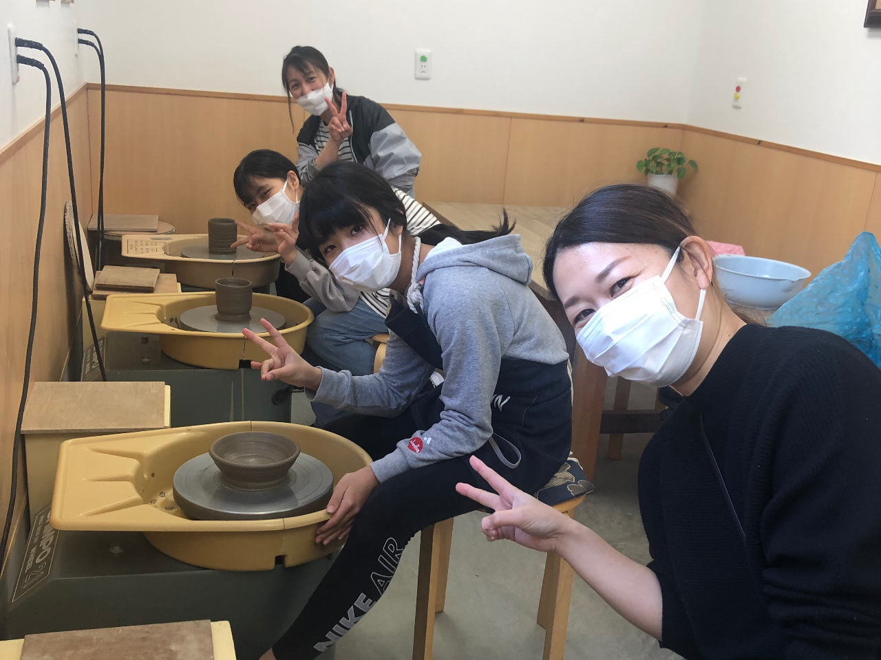 リピーターのお客様!誠にありがとうございます^ - ^皆、上手に電動ろくろができてハイピース( ^∀^)