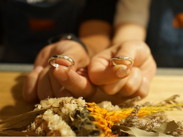 2人だけのオリジナルリングを作成できます。動画撮影も行なっています!