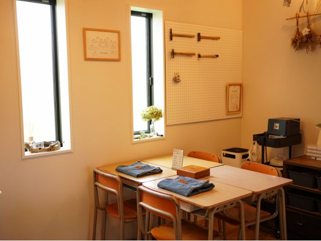 個室なので2人だけの空間で指輪作りをすることができます。