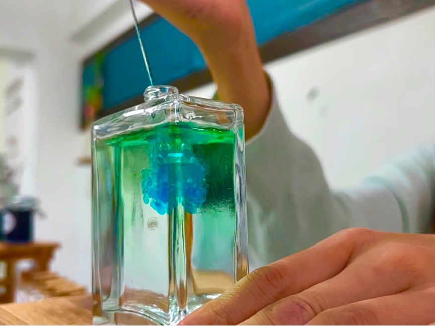 色付けをしている様子