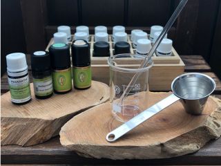 お好みの香りをブレンドしてオリジナルの香水を作りましょう♪