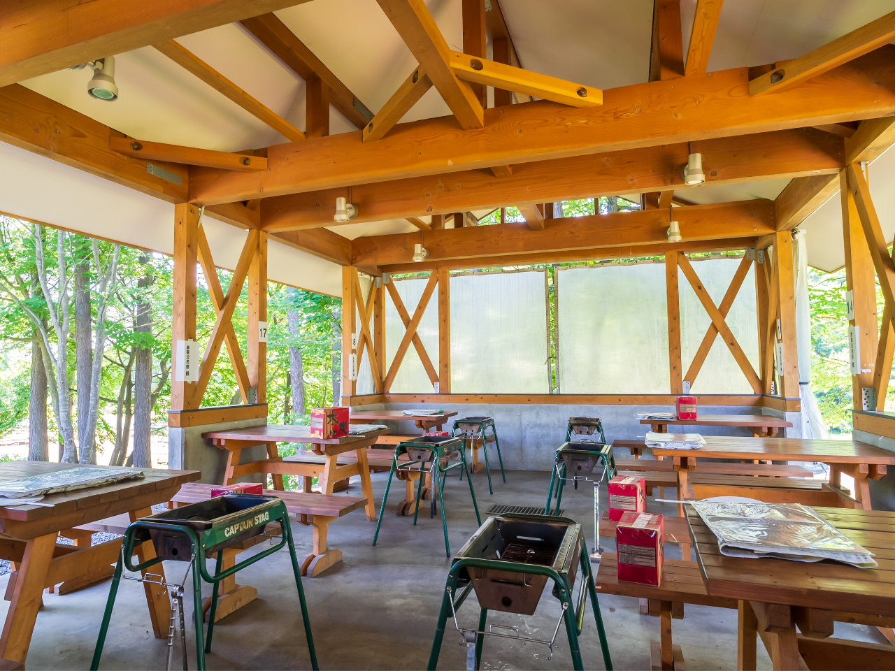 屋根付きの快適なBBQ場!