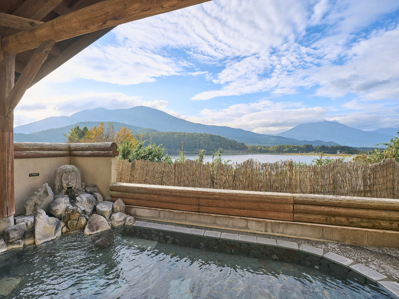 BBQの後は隣接する天然温泉施設『むれ温泉 天狗の館』でくつろぎタイムを