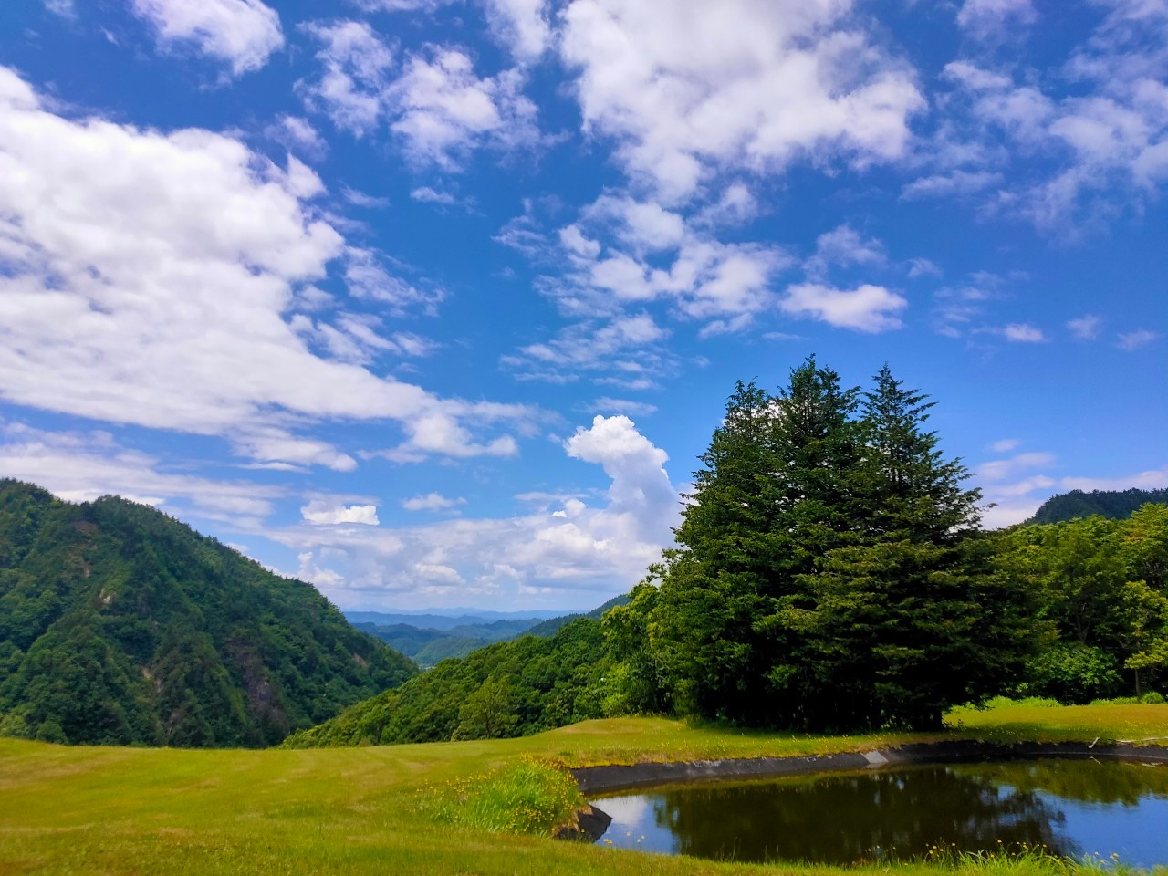 店舗(ペンション)周辺はロケーション抜群!食後にお散歩もオススメです。素敵なお写真が撮れるかも♪