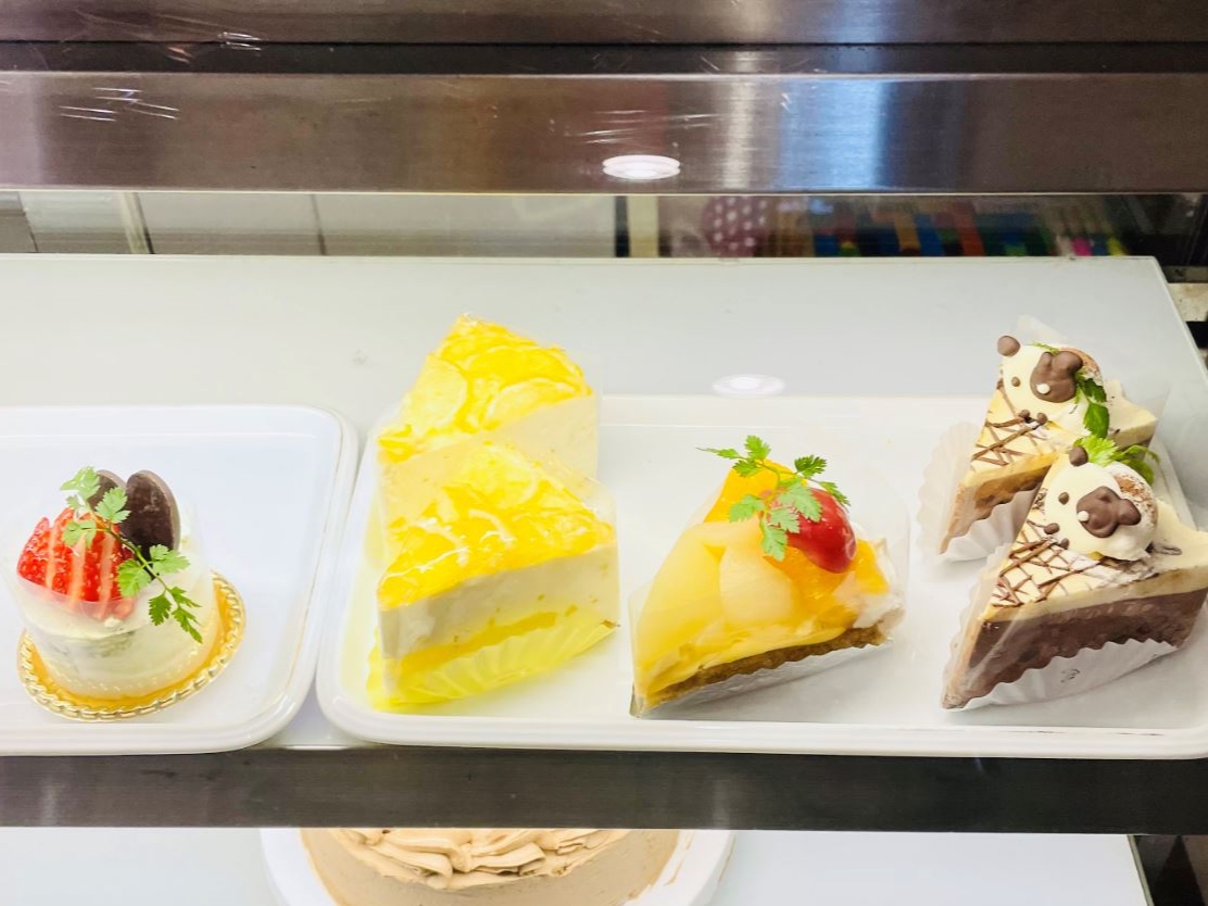 V[P[X̒ɂP[LIłĂ܂BXɎ̏ŉt܂BX̂złȂ̊ԊuĂ܂B}XN̒p肢܂B