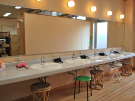 ●洗面台:ドライヤーも多く完備しております