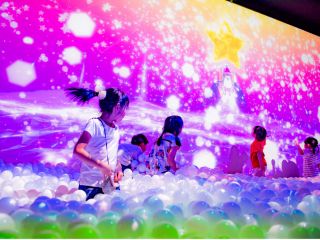 リトプラで大人気のデジタルボール遊び!スクリーンにボールを投げると色々な演出が楽しめます。